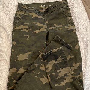 NY and company soho high waist pull on leggings. Camo. Size S